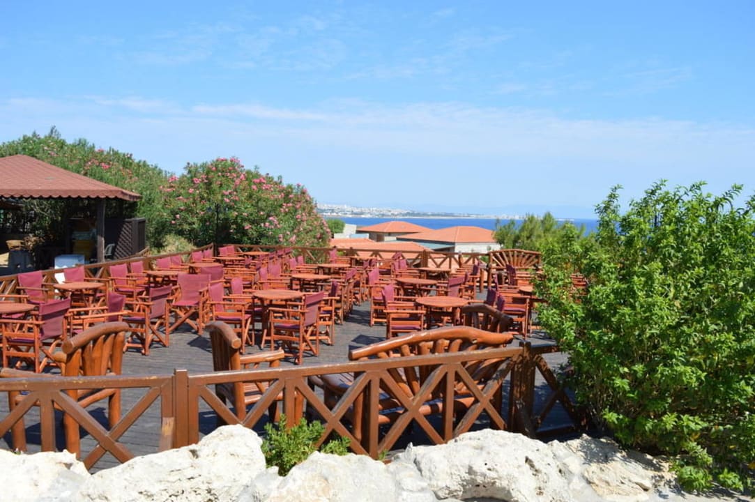 Safari Bar Aussenbereich Hotel Kalithea Horizon Royal