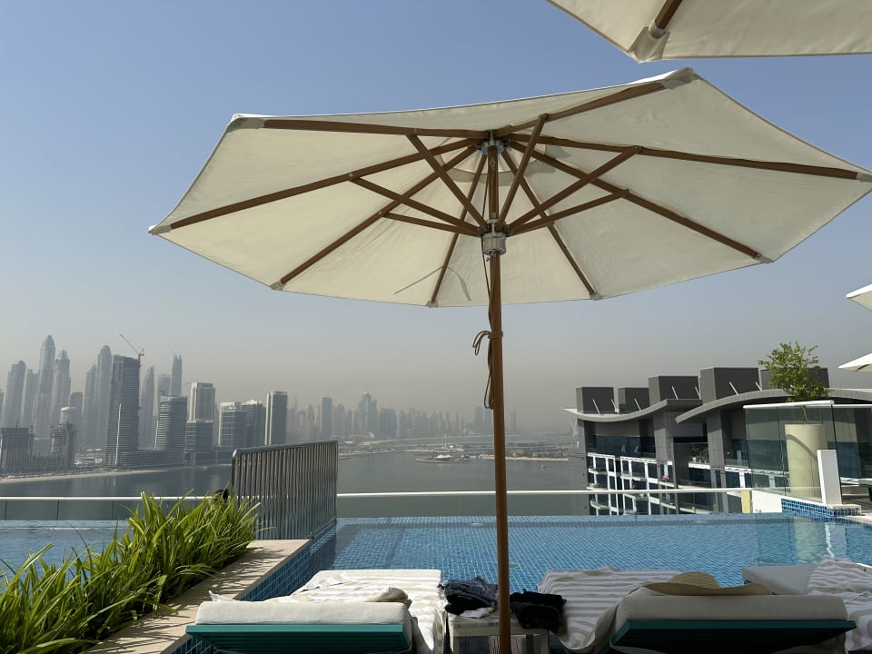 Pool NH Collection Dubai The Palm
