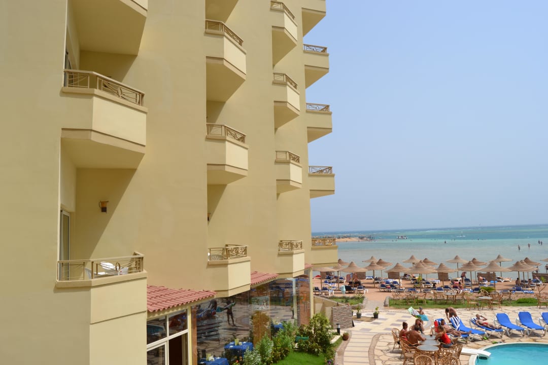 Здание отеля Magic Beach Hotel Hurghada