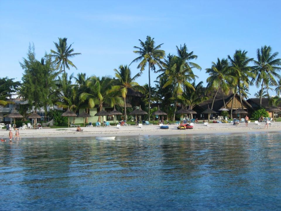 Hotelstrand vom Meer aus Hotel Le Sakoa