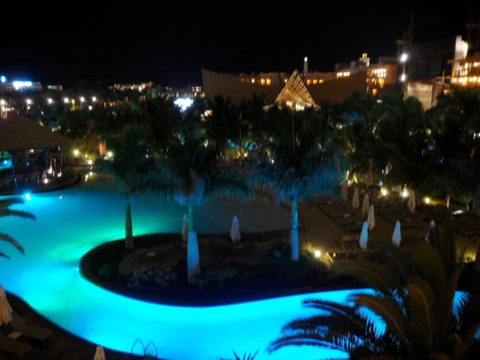 Ausblick Zimmer 3040 bei Nacht Lopesan Baobab Resort