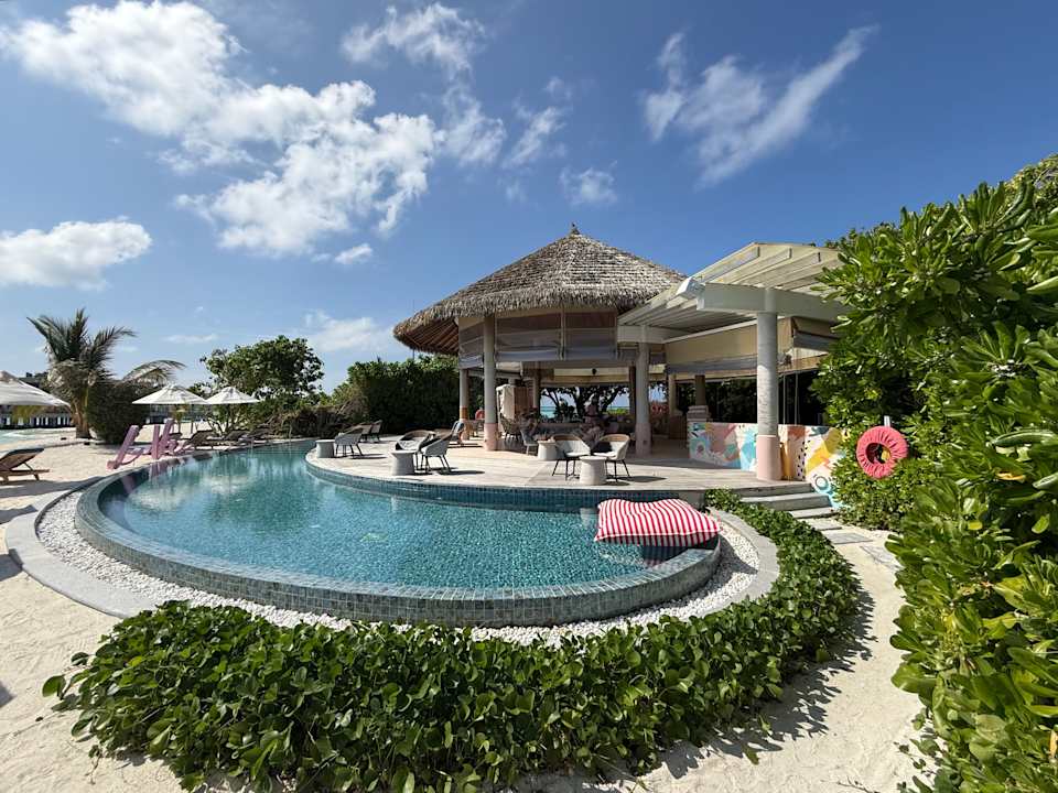 Pool Le Meridien Maldives Resort & Spa