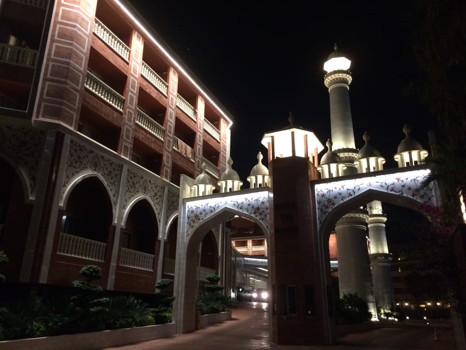 Außenansicht Royal Taj Mahal Hotel