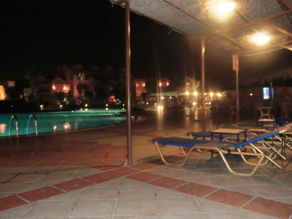 Pool bei Nacht Jaz Makadi Oasis Resort