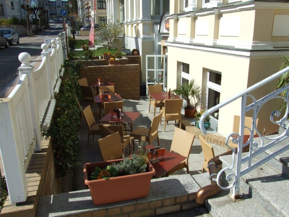 Cafeaussenbereich im Hotel Villa Auguste Viktoria