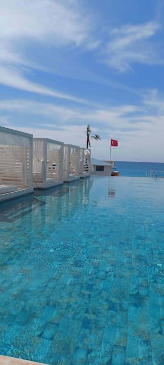 Pool Mira Meridia Beach Hotel