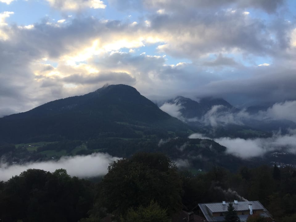 Ausblick im Frühnebel Berggasthof Oberkälberstein