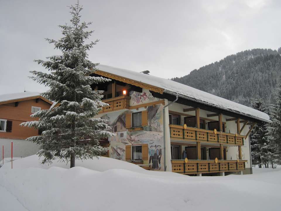 Schnee ohne Ende 1/12 Pension & Ferienwohnung Solaria