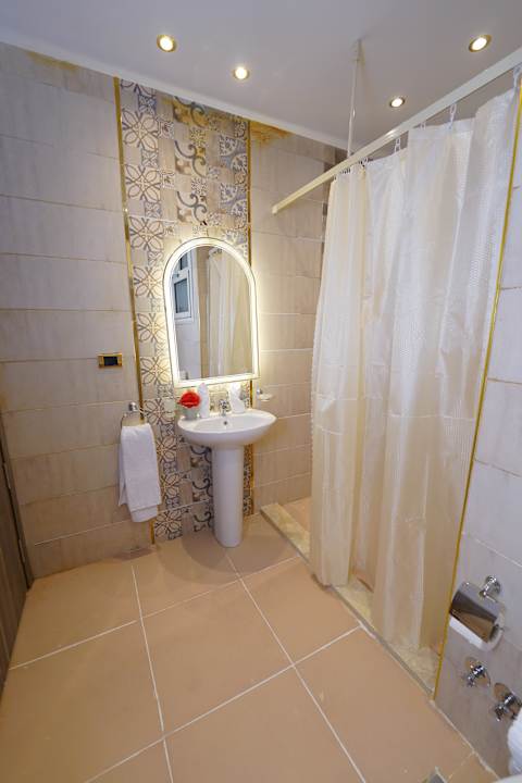 Zimmer Pyramids Khan Hotel