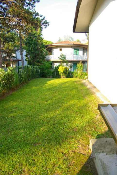 Garten links Villa Erica