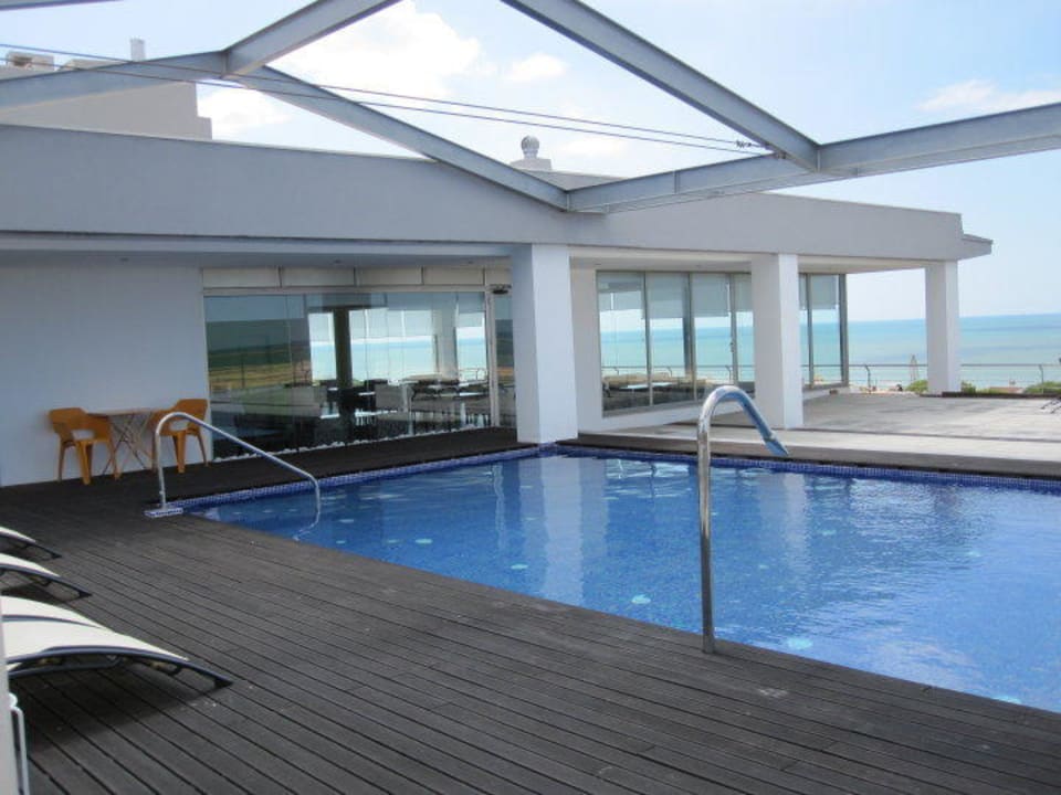 Piscina dinámica. Hotel Mazagonia