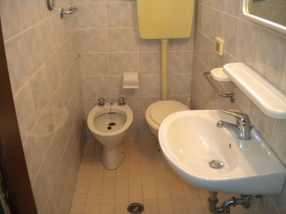 Einblick Badezimmer Hotel Astoria