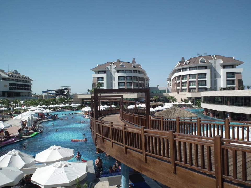 Pool und Hotel von der Meerseite Sherwood Dreams Resort