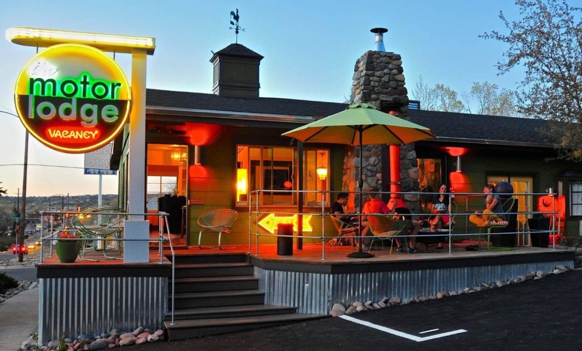 Common Area Patio Hotel The Motor Lodge