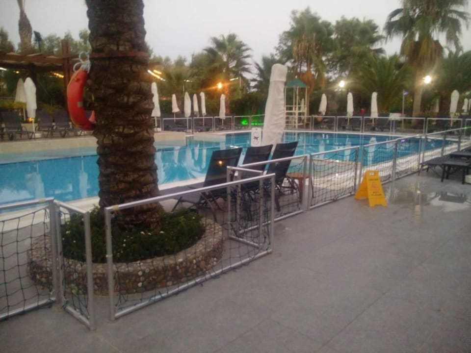 Erste Pool Tag Belek Beach Resort Hotel