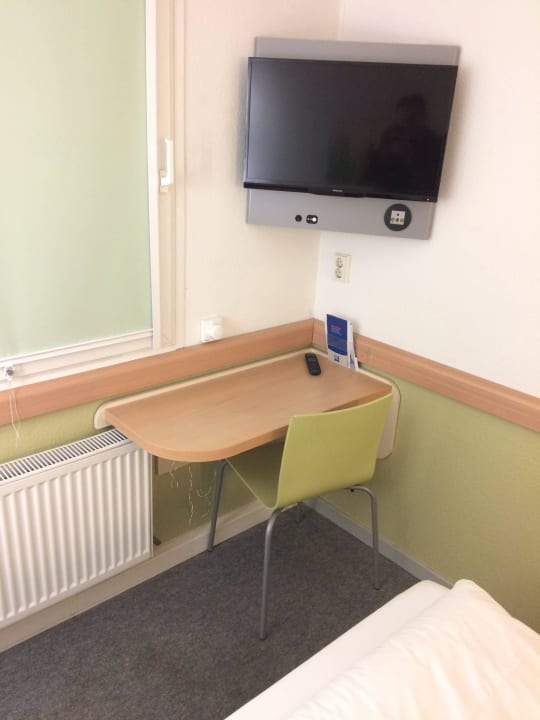 Zimmer rechte Seite B&B HOTEL Würzburg-Ost