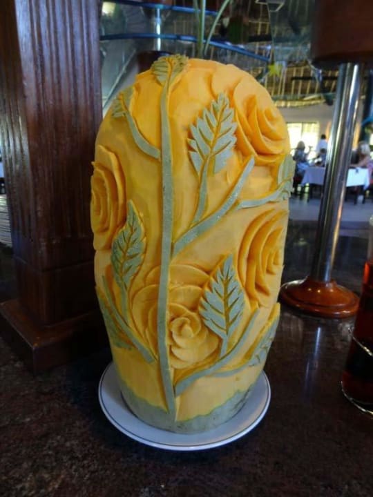 Schnitzkunst Hotel Southern Palms Beach Resort