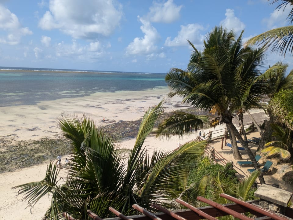 Strand Bahari Beach Hotel