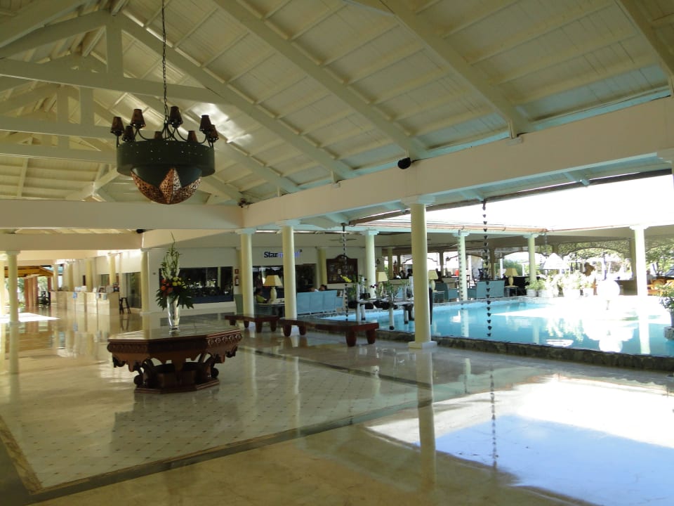 Eingangsbereich Iberostar Waves Punta Cana