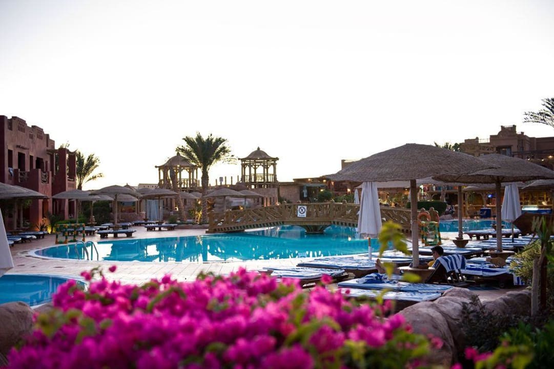 Pool Abends Charmillion Sea Life Resort