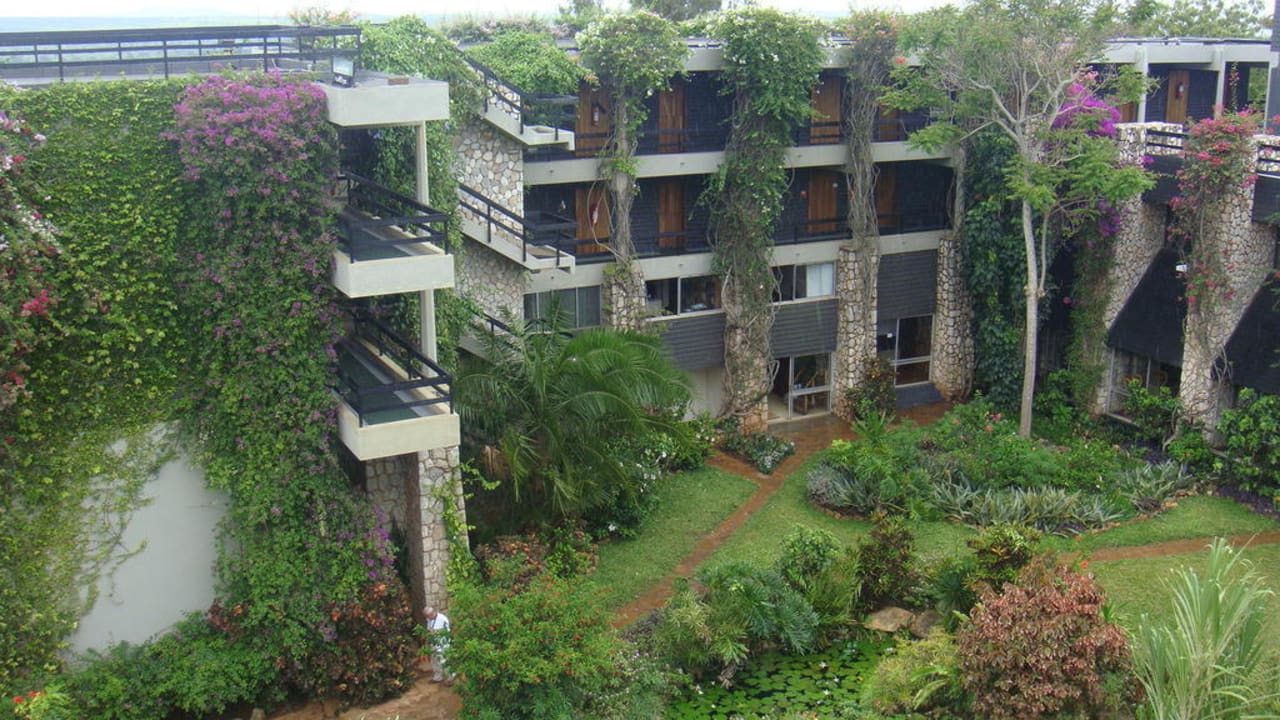 Отель Taita Hills Safari Resort & Spa