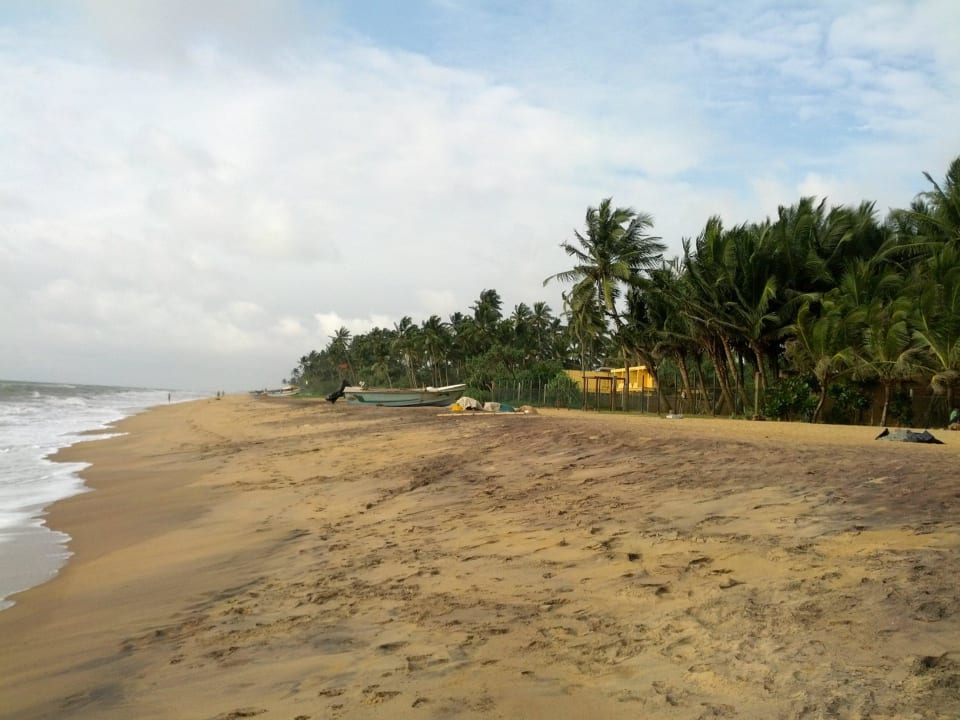 Strand Blick nach rechts Mermaid Hotel & Club