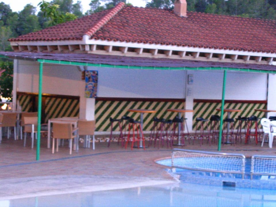 Pool 1 Poolbar mit Bedienung FERGUS Club Europa