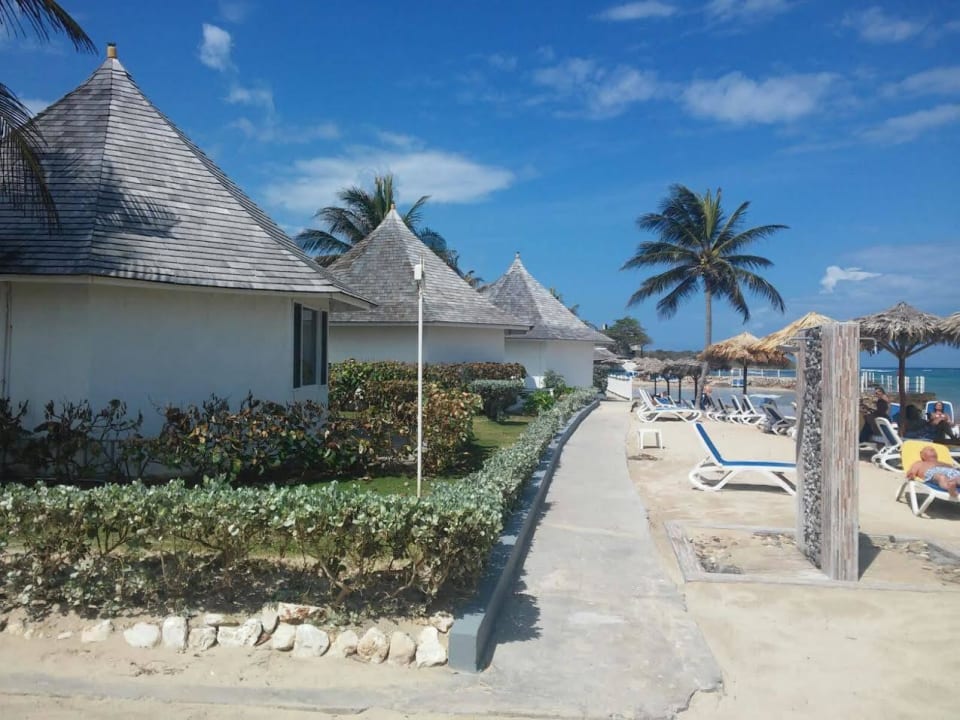 Widok od strony plaży Grand Muthu Club Caribbean Runaway Bay