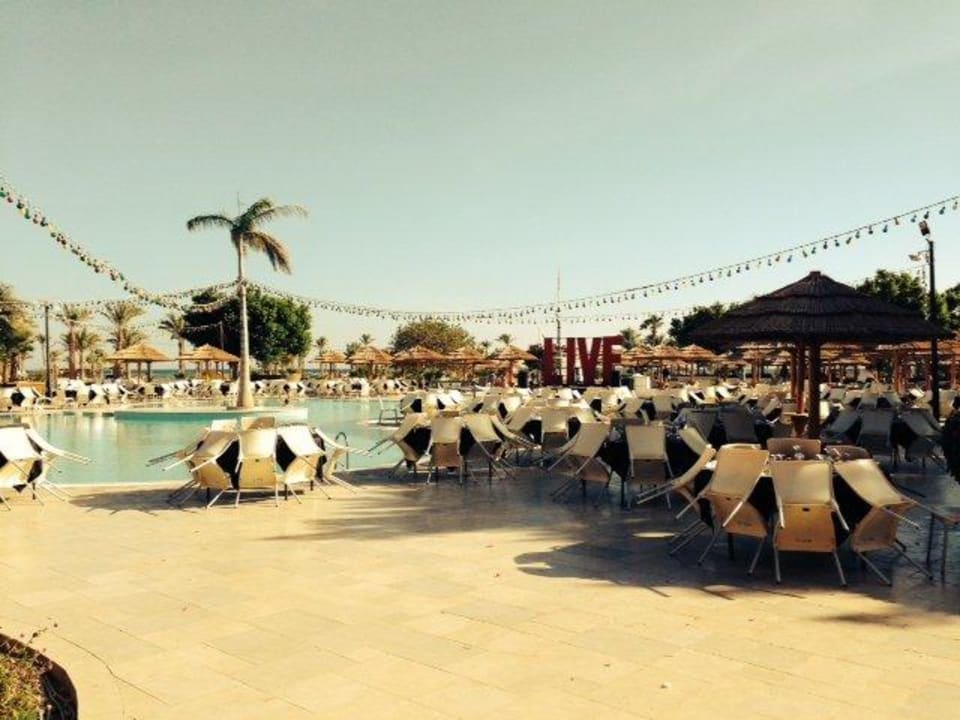 Vorbereitung zum Gala-Abend am Pool ROBINSON SOMA BAY