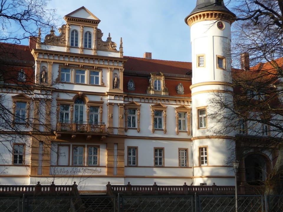 Beeindruckende Front-Ansicht Schloßhotel Schkopau
