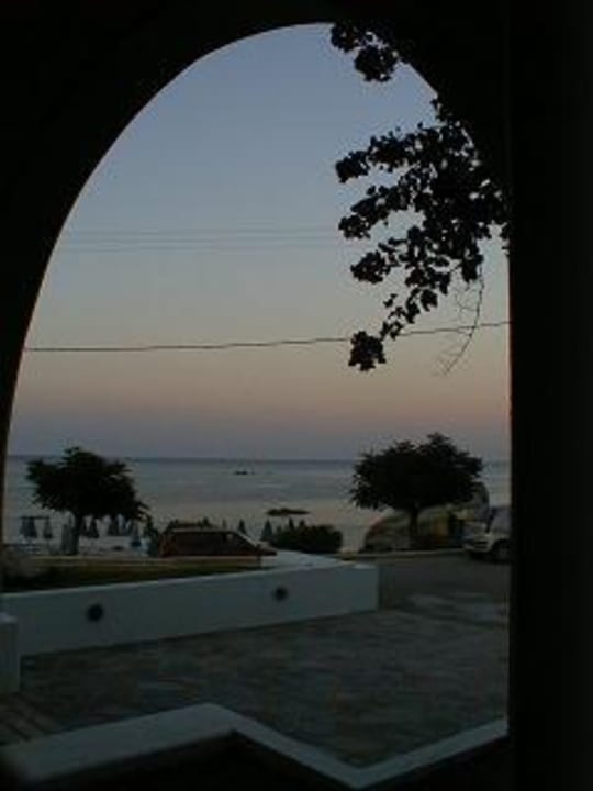 Blick vom Hotel zum Strand/Abendstimmung alltoura Club Hotel Porto Angeli Beach Resort