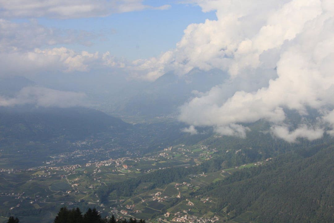 Ausblick vom Hotel aufs Vinschgau Taser Familienalm
