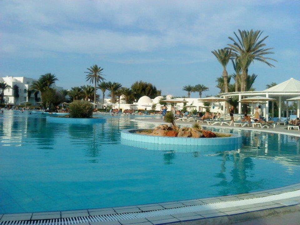 Ein Pool von vielen Hotel El Mouradi Djerba Menzel