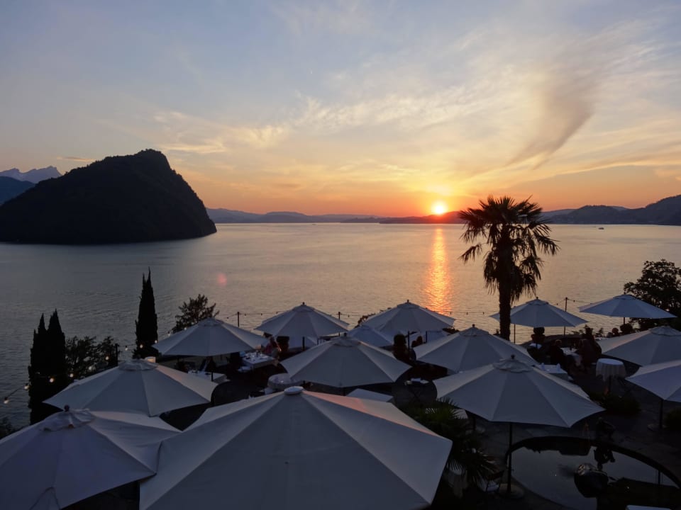 Sonnenuntergang über dem Vierwaldstättersee See- und Seminarhotel FloraAlpina