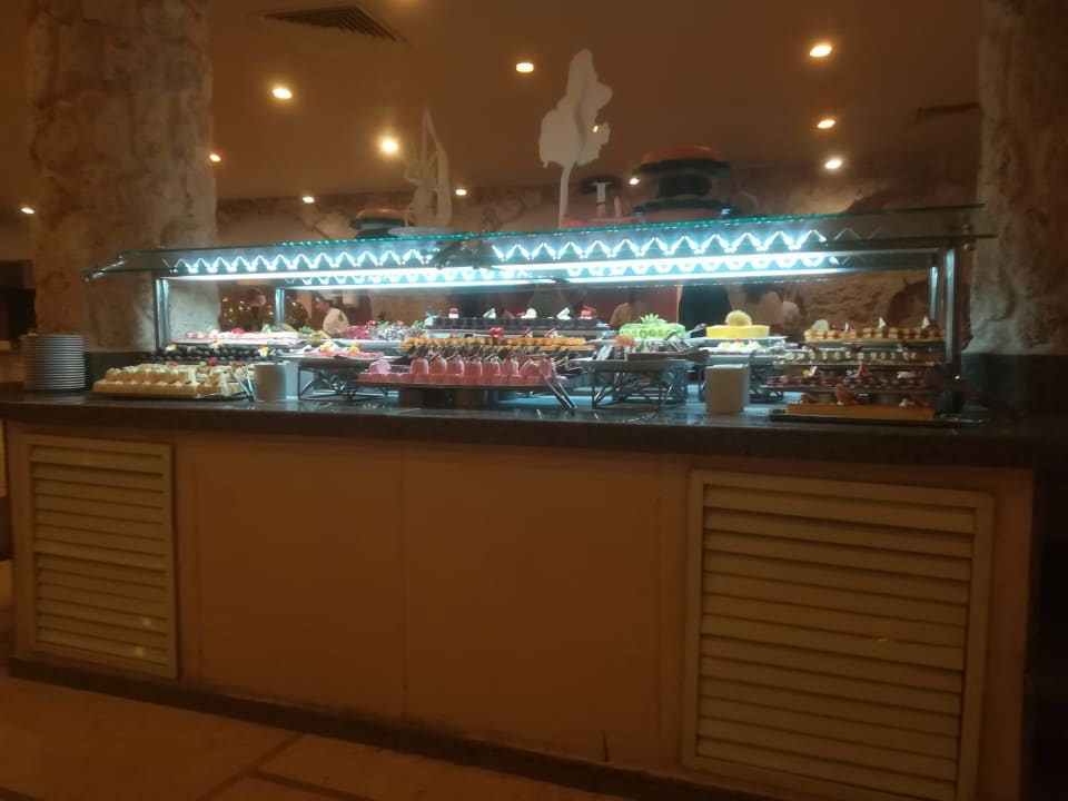 Nachtischbuffet am Abend Pickalbatros Citadel Resort