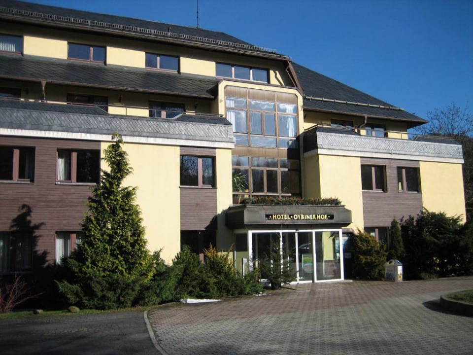 Frontansicht und Hoteleingang Hotel Oybiner Hof