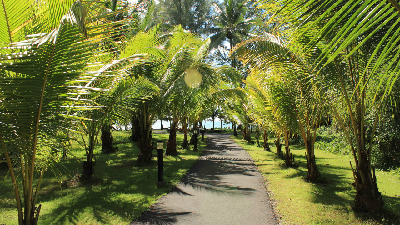 Kurzer Weg zum Strand Khaolak Bhandari Resort & Spa