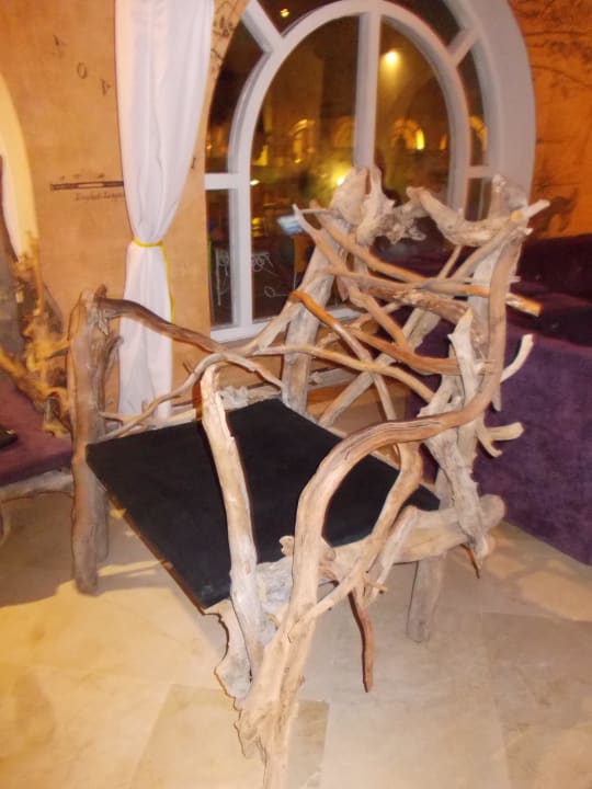 Dzieło artystyczne- krzeslo Alassio Hotel and Thalasso