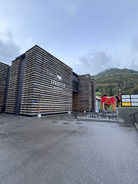 Außenansicht Bretterhotel