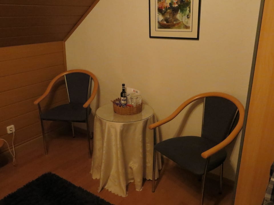 Sitzecke im Zimmer Pension Ulrich