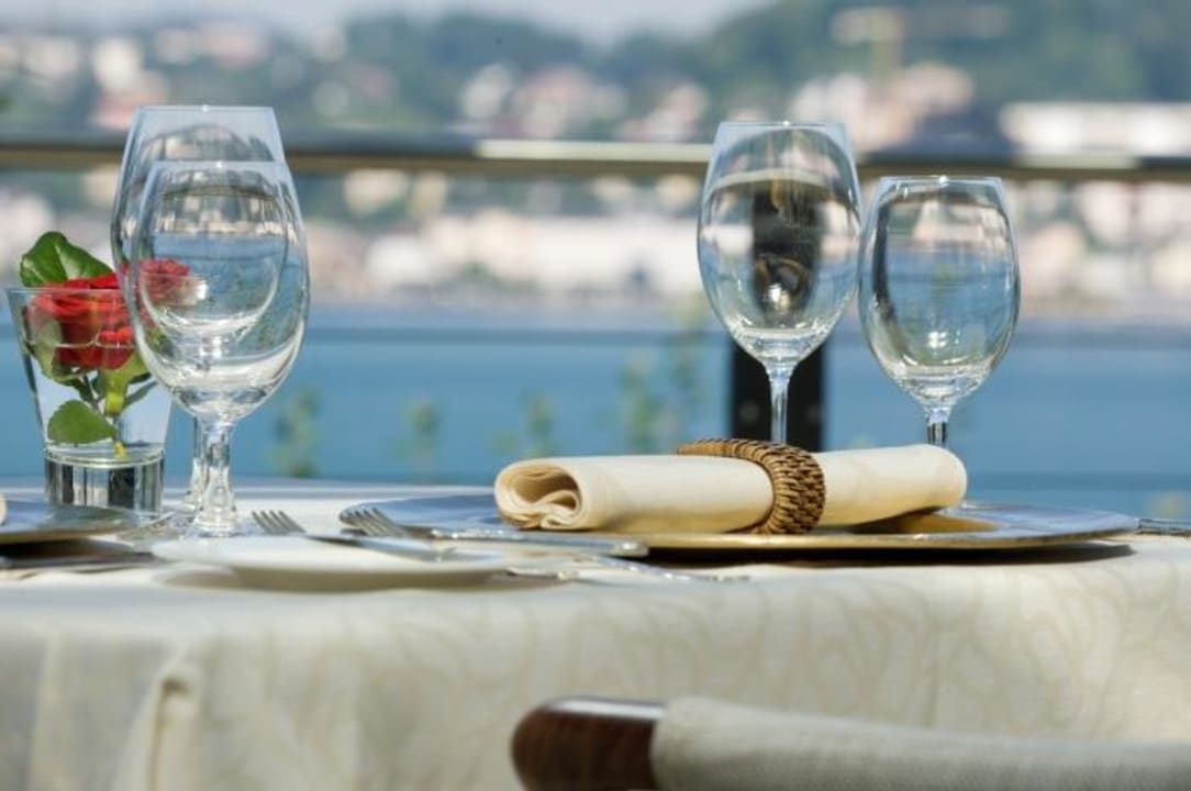 Ausblick vom Gourmetrestaurant Wintergarten Freisitz Roith Schlosshotel