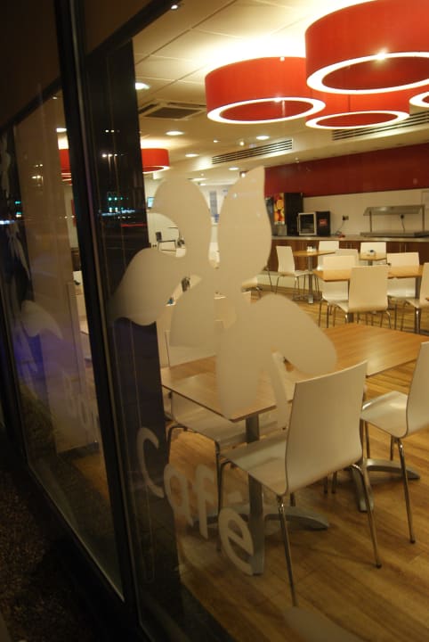 Blick von außen  Travelodge London Stratford