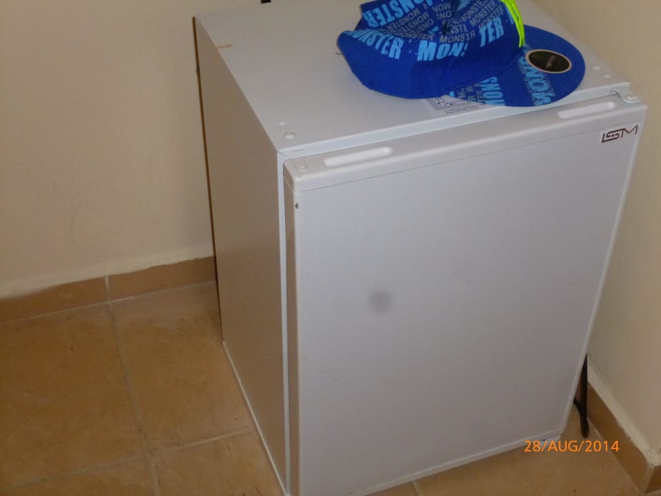 Warme und auslaufende Minibar Club Resort Atlantis