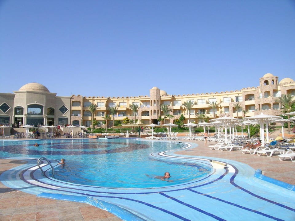 Viel Platz zum Schwimmen Utopia Beach Club