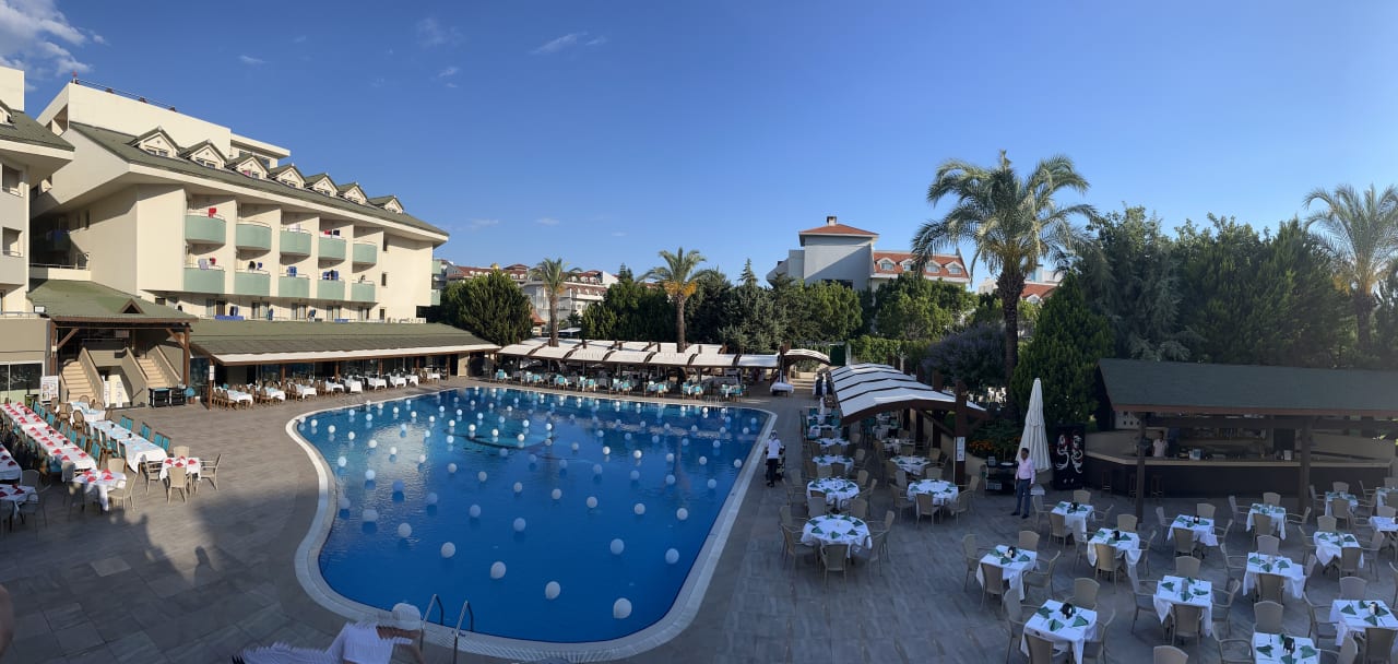Pool Side Breeze Hotel