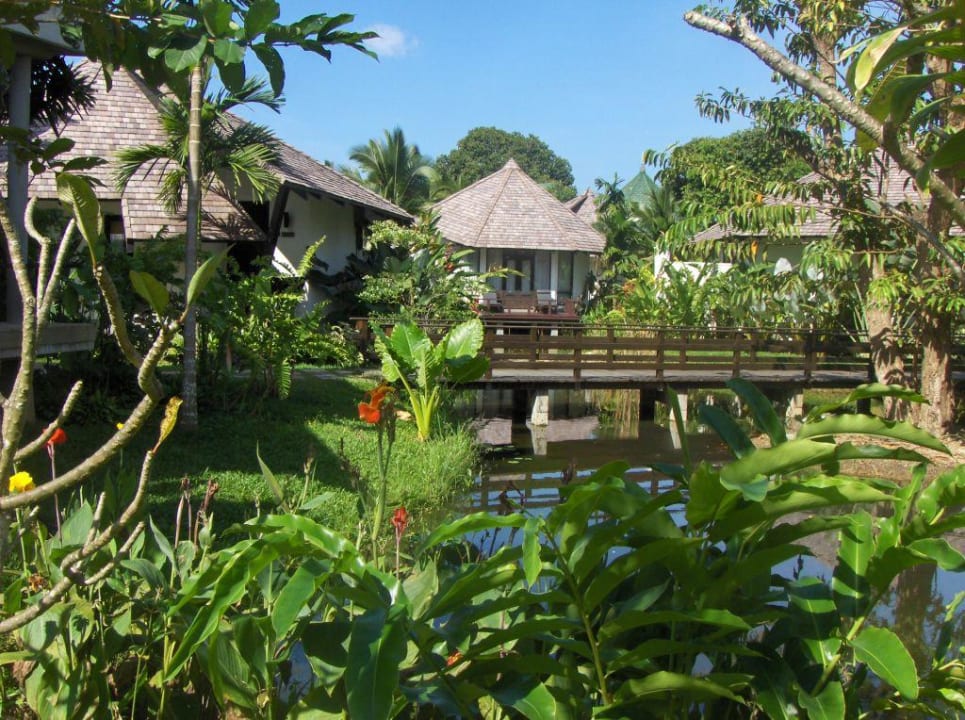 Blick auf die Bungalows bei Tag Peace Laguna Resort and Spa