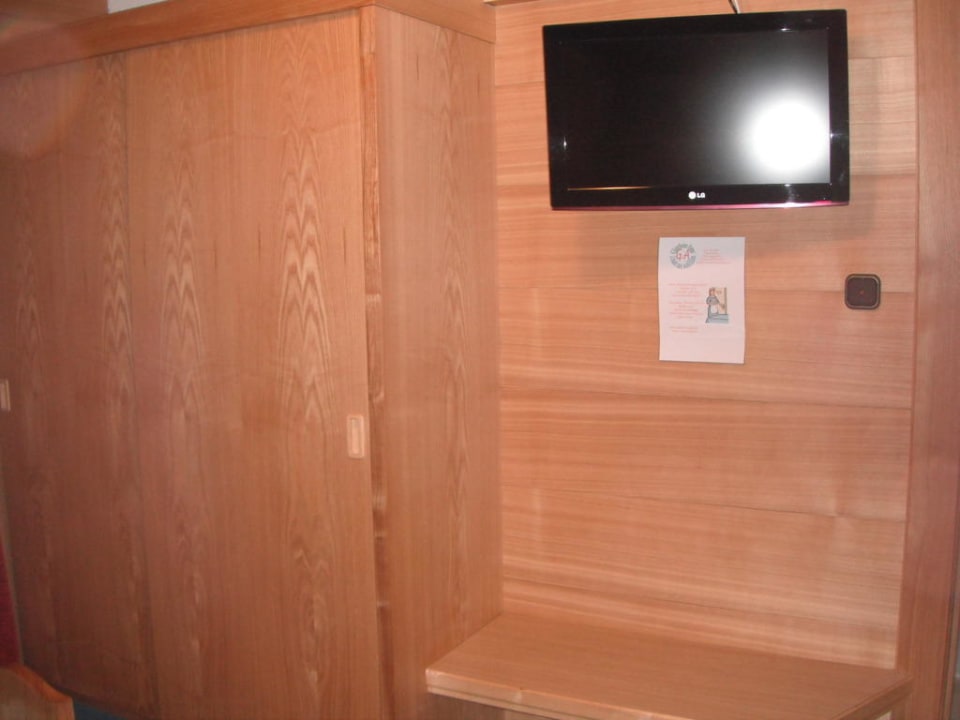 Fernsehecke und Schrank Gästeheim Anna