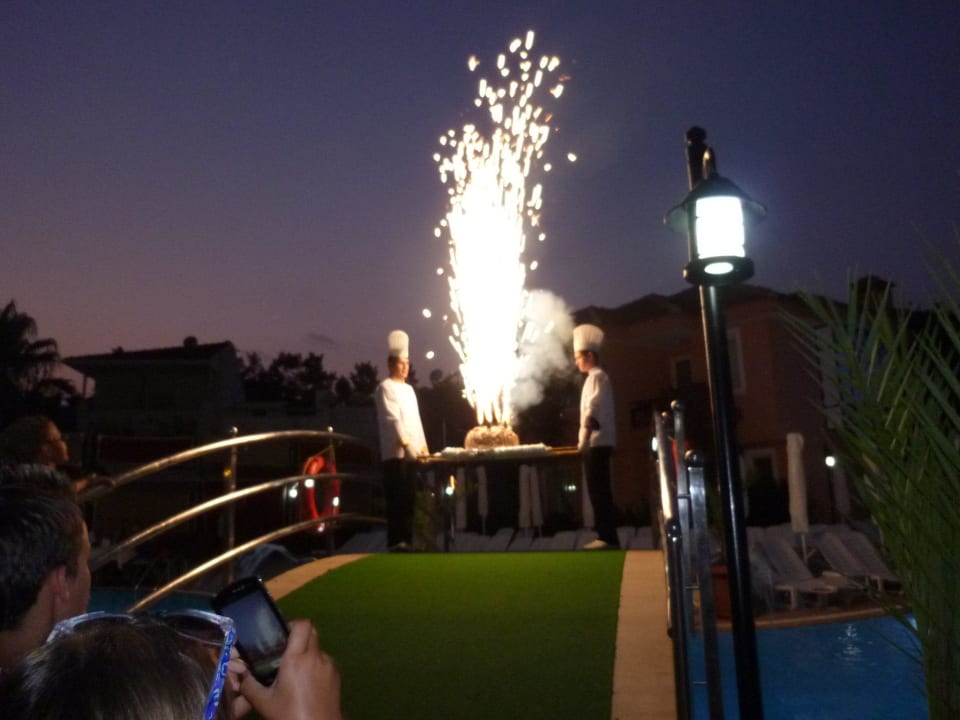 Eisbombe Türkischer Abend Club Dizalya