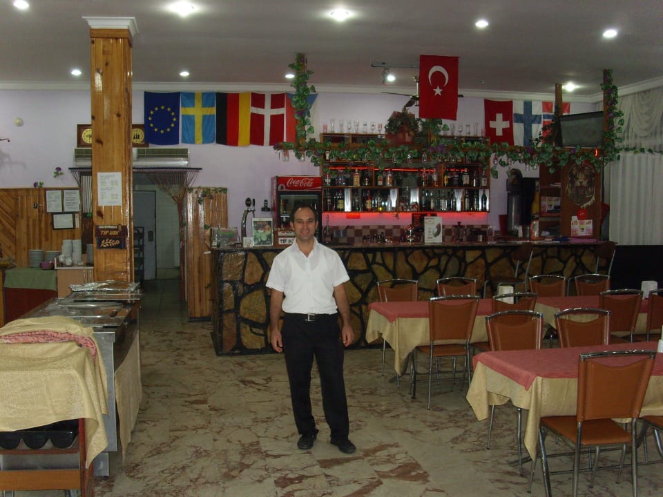 Kellner Fati Sayanora Hotel