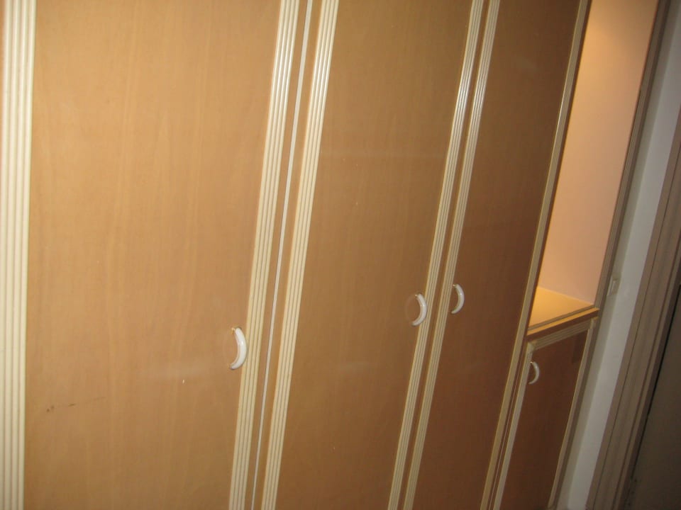 Einbauschrank im Flur Hotel El Mouradi Djerba Menzel